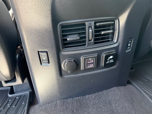 Used 2019 Nissan Titan Platinum Reserve AWD/4WD image 20