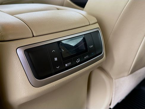 Used 2017 Toyota Highlander XLE FWD image 28