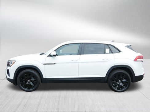 Certified 2025 Volkswagen Atlas Cross Sport SE w/ Panoramic Sunroof Package image 4