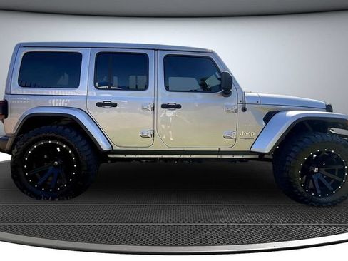 Used 2020 Jeep Wrangler Unlimited Sahara AWD/4WD image 4
