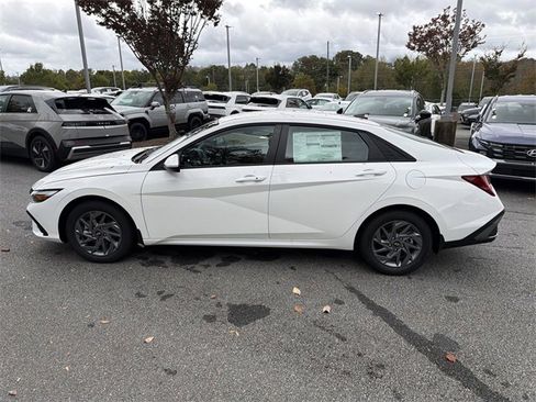 New 2026 Hyundai Elantra Blue image 4