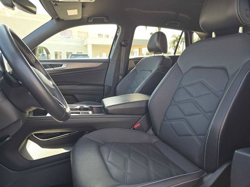 Used 2024 Volkswagen Atlas Cross Sport SE image 22