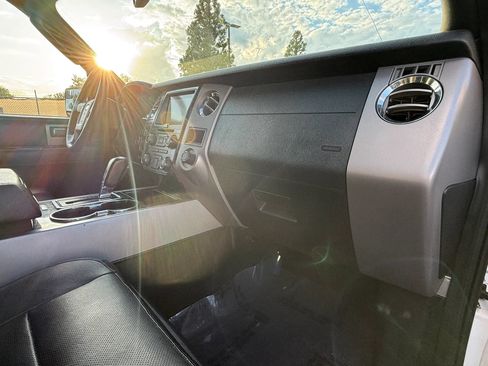 Used 2017 Ford Expedition EL Limited RWD image 19