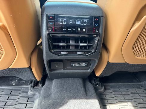 Used 2023 Jeep Grand Cherokee L Summit w/ Luxury Tech Group V AWD/4WD image 14