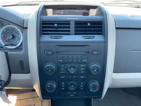 Used 2009 Ford Escape XLS FWD image 18