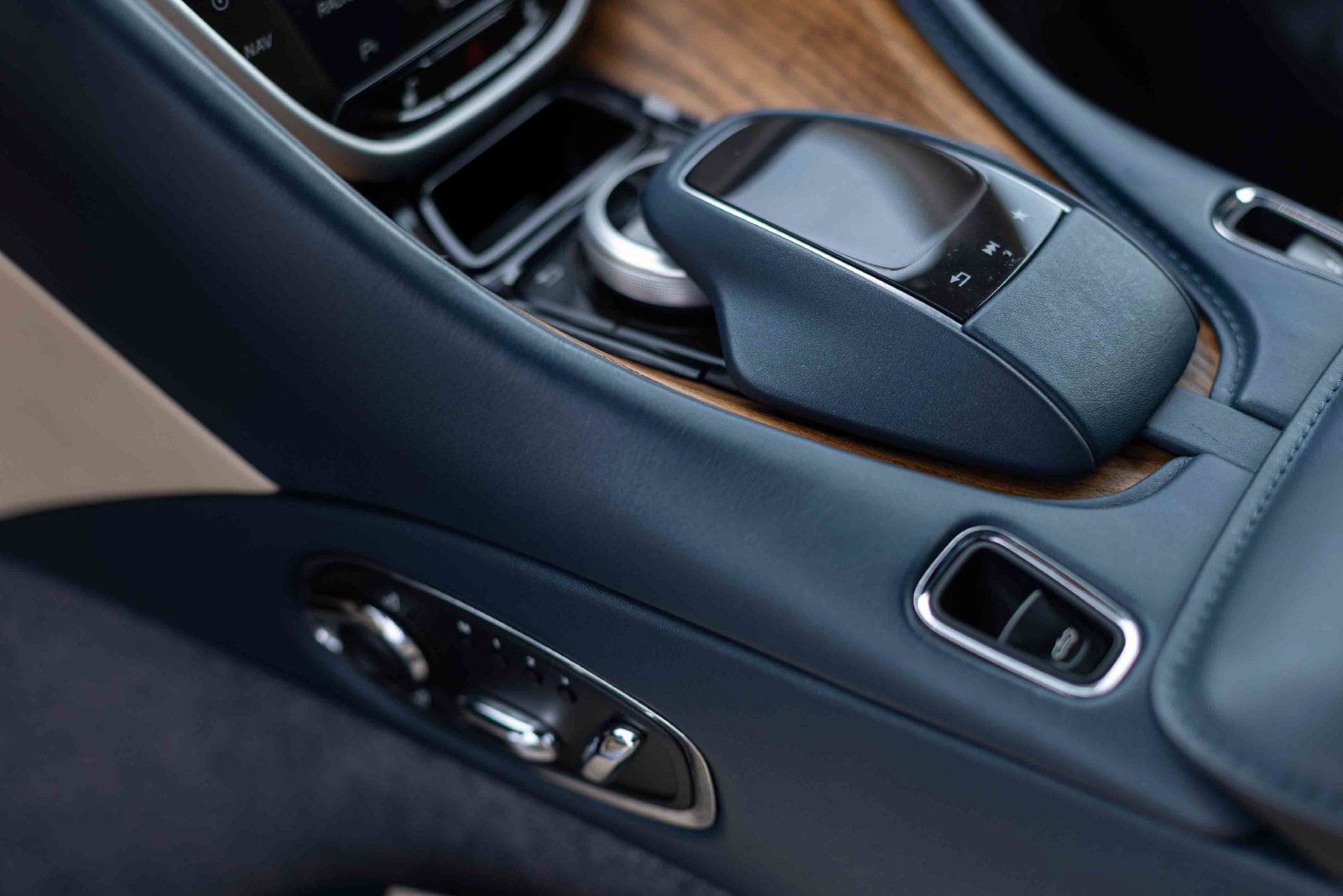 Used 2019 Aston Martin DB11 Volante RWD image 19