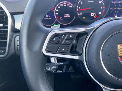 Used 2022 Porsche Cayenne Platinum Edition image 22