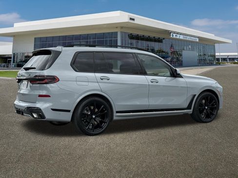 Certified 2025 BMW X7 xDrive40i w/ M Sport Package AWD/4WD image 11