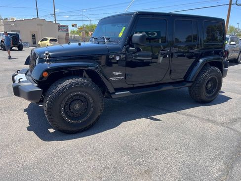 Used 2015 Jeep Wrangler Unlimited Sahara w/ Connectivity Group AWD/4WD image 10