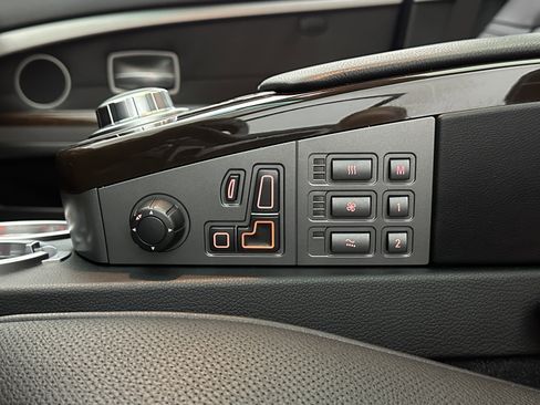 Used 2007 BMW 750i image 29