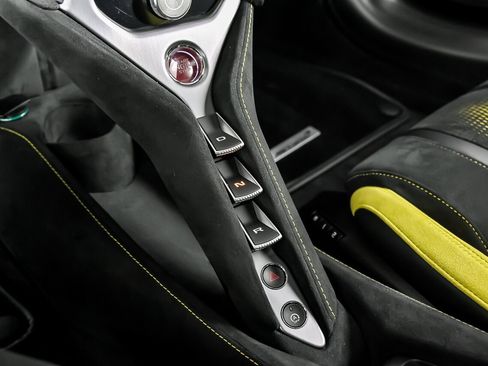 Used 2024 McLaren 750S Spider RWD image 38