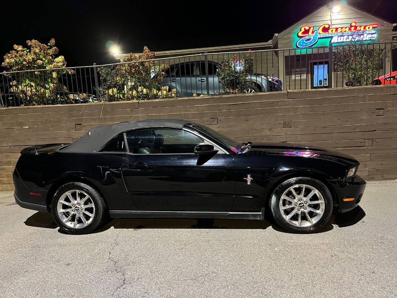 Used 2010 Ford Mustang Convertible RWD image 6
