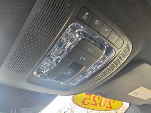 Certified 2025 Mercedes-Benz GLS 450 4MATIC image 36