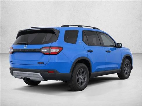 Used 2025 Honda Pilot TrailSport image 7
