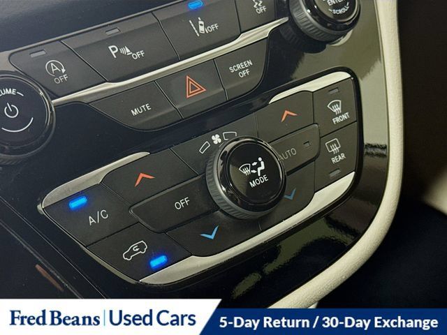 Used 2023 Chrysler Pacifica Touring-L FWD image 20