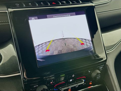 Used 2023 Jeep Grand Cherokee L Laredo RWD image 22