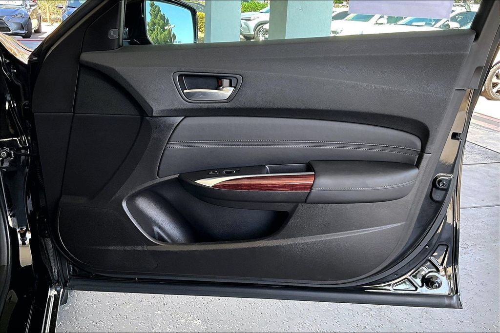 Used 2016 Acura TLX w/ Technology Package FWD image 28