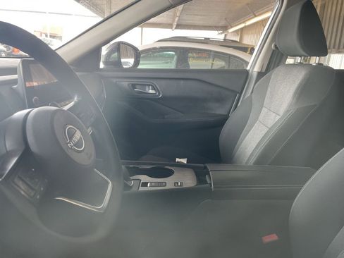 Used 2024 Nissan Rogue SV image 10