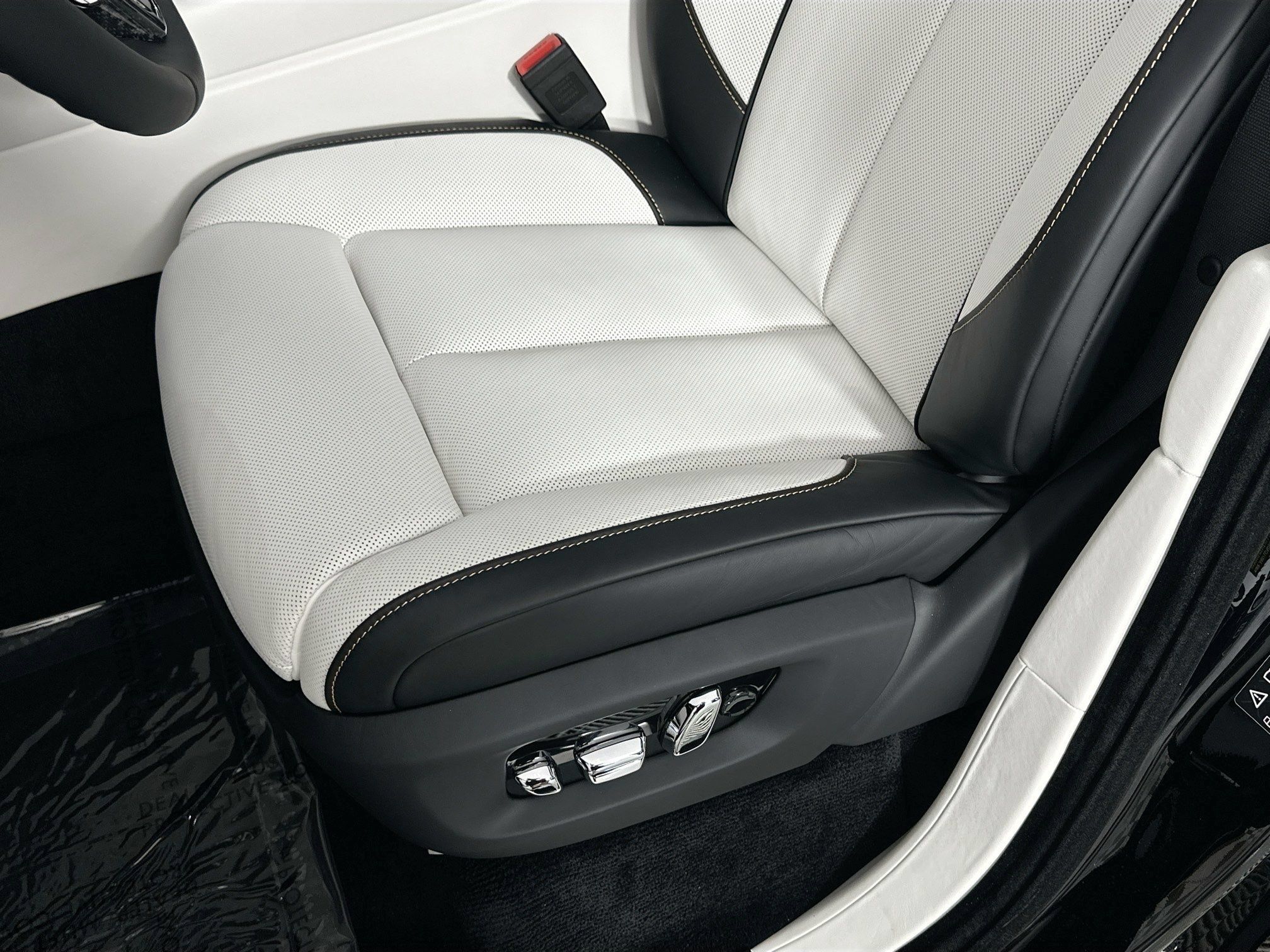 New 2026 Rolls-Royce Cullinan Black Badge AWD/4WD image 18