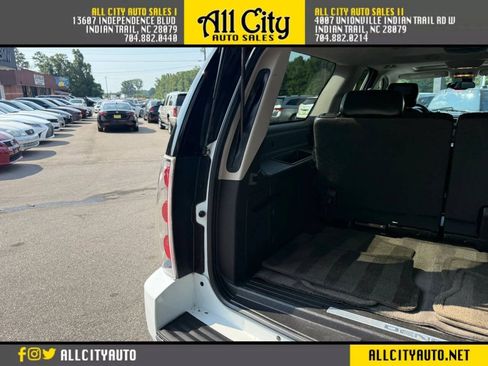 Used 2009 GMC Yukon XL Denali RWD image 42