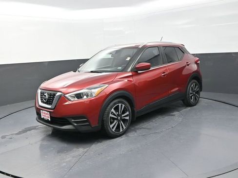 Used 2018 Nissan Kicks SV image 3