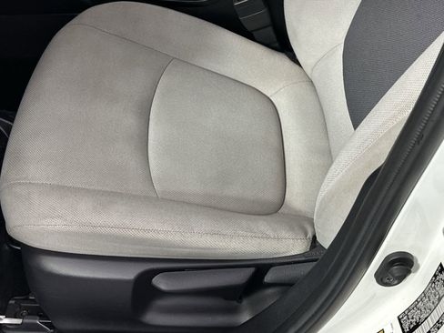 Used 2020 Toyota Corolla L image 16