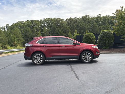 Used 2018 Ford Edge Titanium w/ Technology Package FWD image 5