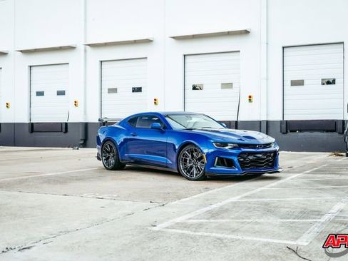 Used 2020 Chevrolet Camaro ZL1 image 19
