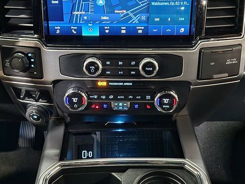 Used 2022 Ford F250 Platinum w/ FX4 Off-Road Package image 36