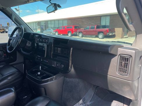 Used 2023 GMC Savana 2500 Extended image 32