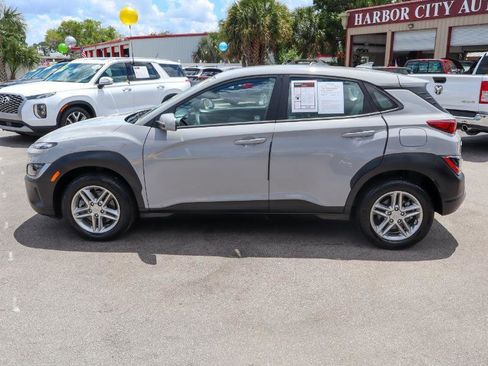 Used 2022 Hyundai Kona SE AWD/4WD image 2