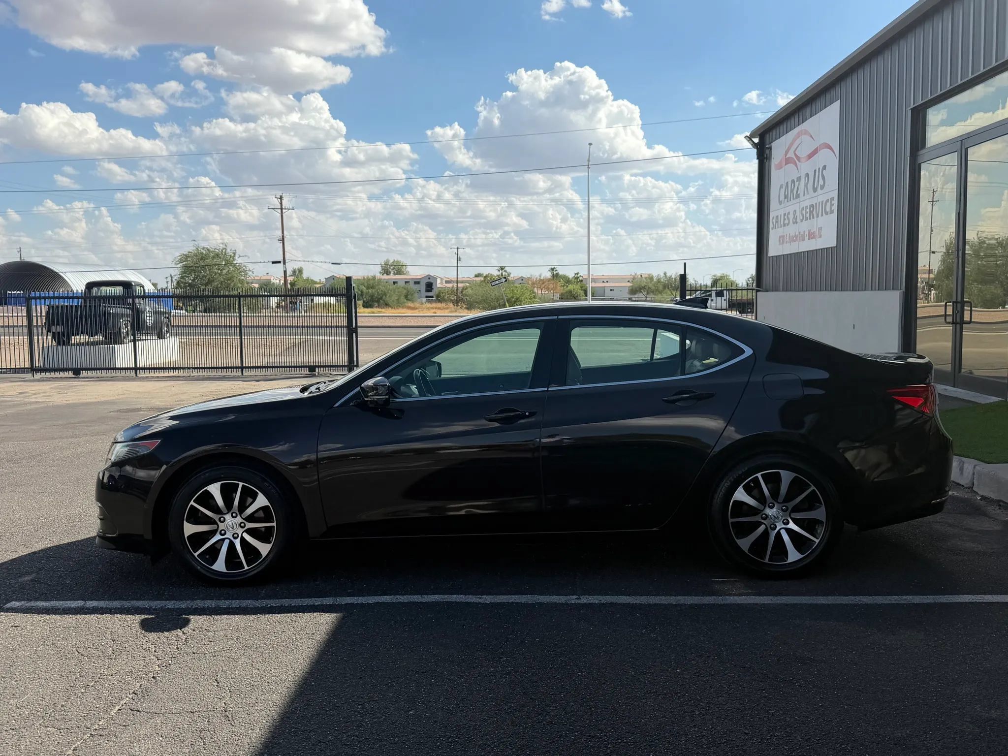 Used 2017 Acura TLX w/ Technology Package FWD image 3