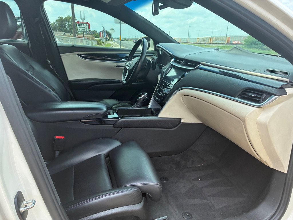 Used 2013 Cadillac XTS Platinum FWD image 22