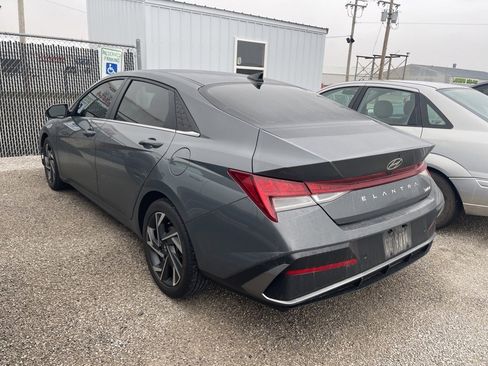 Used 2024 Hyundai Elantra Limited image 2