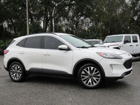 Used 2020 Ford Escape Titanium image 2