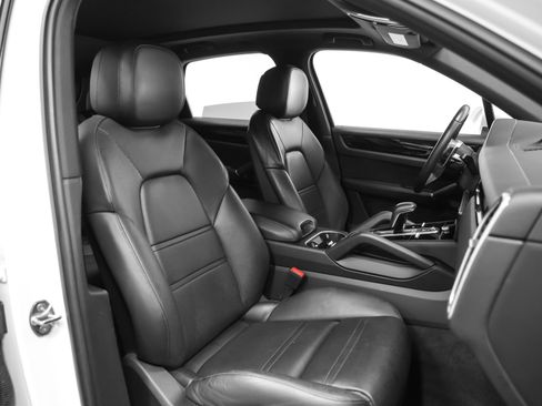 Used 2020 Porsche Cayenne AWD/4WD image 15