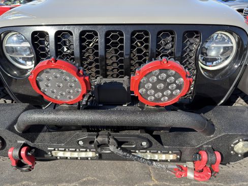 Used 2021 Jeep Gladiator Willys image 55