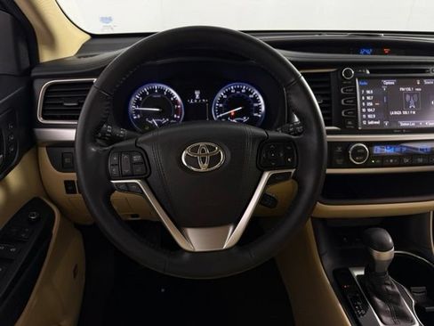 Used 2015 Toyota Highlander Limited Platinum AWD/4WD image 21