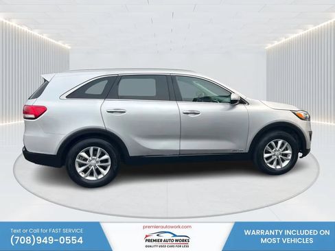 Used 2017 Kia Sorento AWD image 8