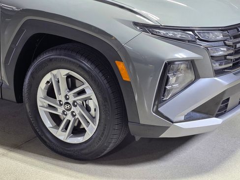 Certified 2025 Hyundai Tucson SE FWD image 10