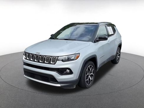 Used 2025 Jeep Compass Limited AWD/4WD image 7