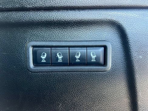 Used 2024 Jeep Wagoneer L Series II RWD image 56