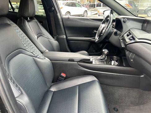 Used 2019 Lexus UX 200 w/ Accessory Package 2 FWD image 32