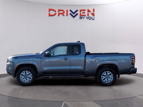 Used 2023 Nissan Frontier SV w/ SV Convenience Package image 2