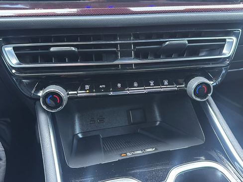 Used 2024 Chevrolet Traverse Z71 w/ LPO, Floor Liner Package image 37