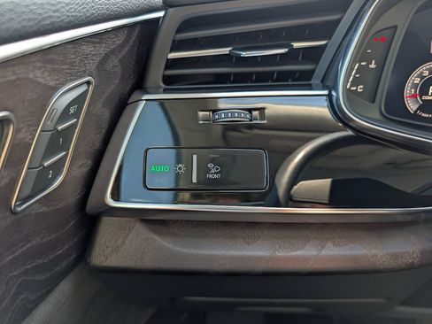 Used 2019 Audi Q8 Prestige AWD/4WD image 26