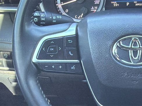 Used 2024 Toyota Highlander XSE image 20