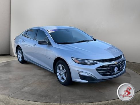 Used 2022 Chevrolet Malibu LS FWD image 1