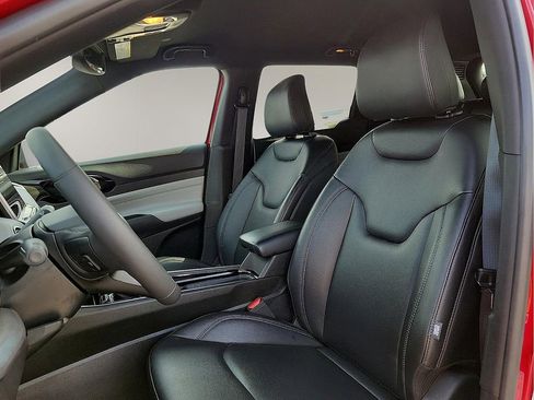 Used 2025 Jeep Compass Limited image 11