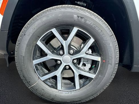 New 2025 Jeep Grand Cherokee L Limited w/ Luxury Tech Group II image 36